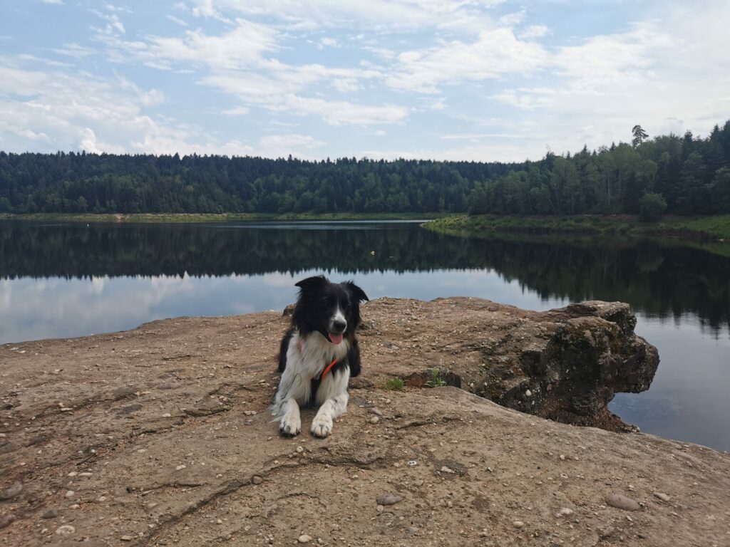 Atlas au lac de pierre percée